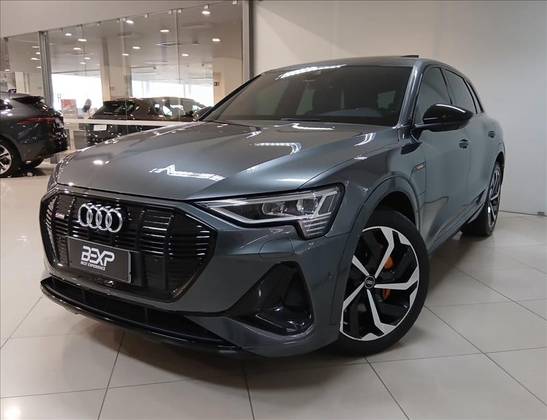 AUDI E-TRON ELÉTRICO PERFORMANCE BLACK QUATTRO AUDI E-TRON ELÉTRICO PERFORMANCE BLACK QUATTRO
